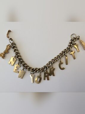 VTG GOLD TONE NY CITY CHARM BRACELET
